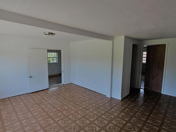 4th image of 614 Paw Paw St