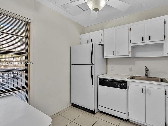 3rd image of 20500 W Country Club Dr APT 203