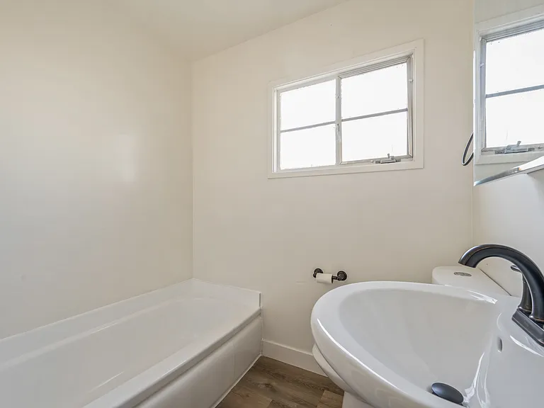 4320 Santa Rosalia Dr #B — Photo 12