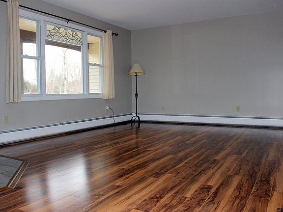 3rd image of 22 Baltusrol Dr