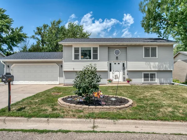 605 4th St NE, Kasson, MN 55944
