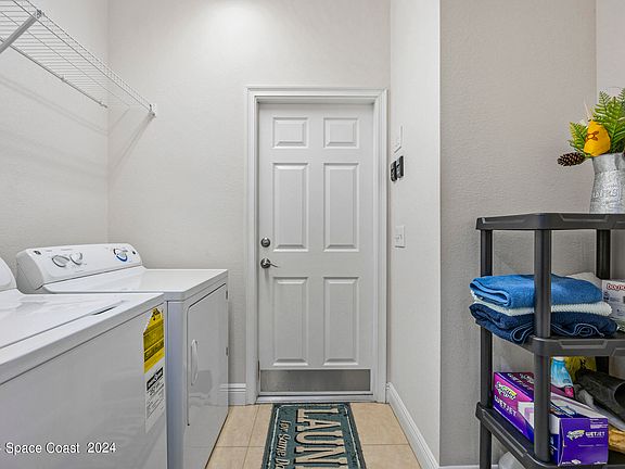4th image of 572 Glenbrook Cir