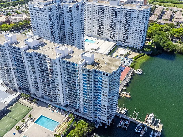 18081 Biscayne Blvd #1903 — Photo 39