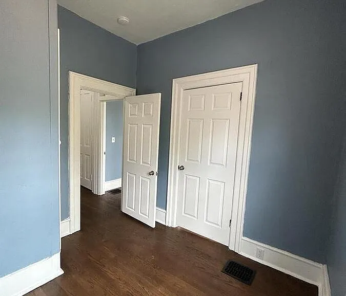 455 1/2 Allis St — Photo 12