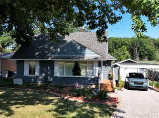 22827 Meridian Rd, Grosse Ile, MI 48138