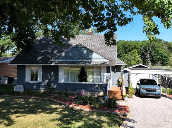 22827 Meridian Rd, Grosse Ile, MI 48138