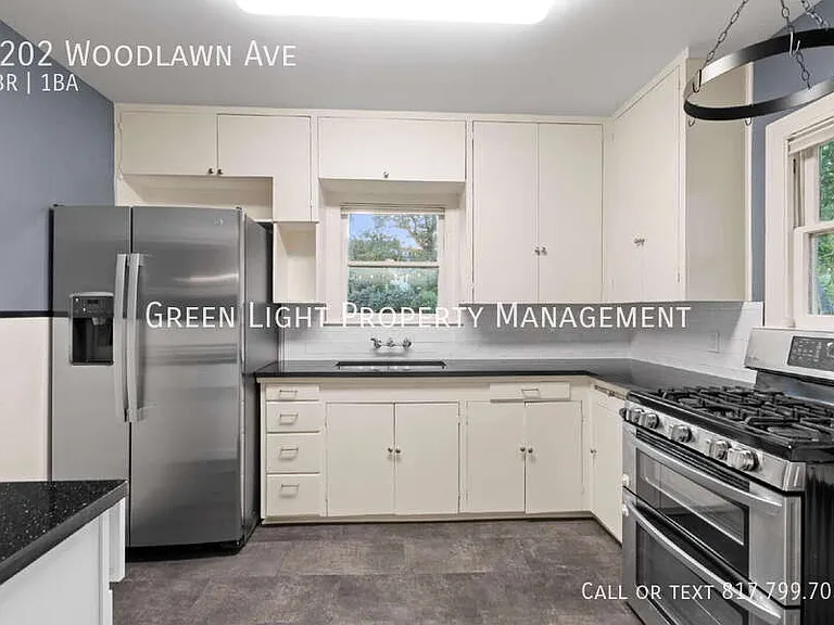 1202 Woodlawn Ave — Photo 9