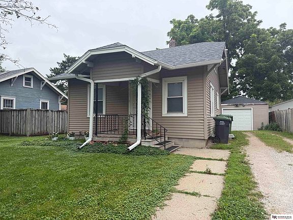 2nd image of 4438 Greenwood St