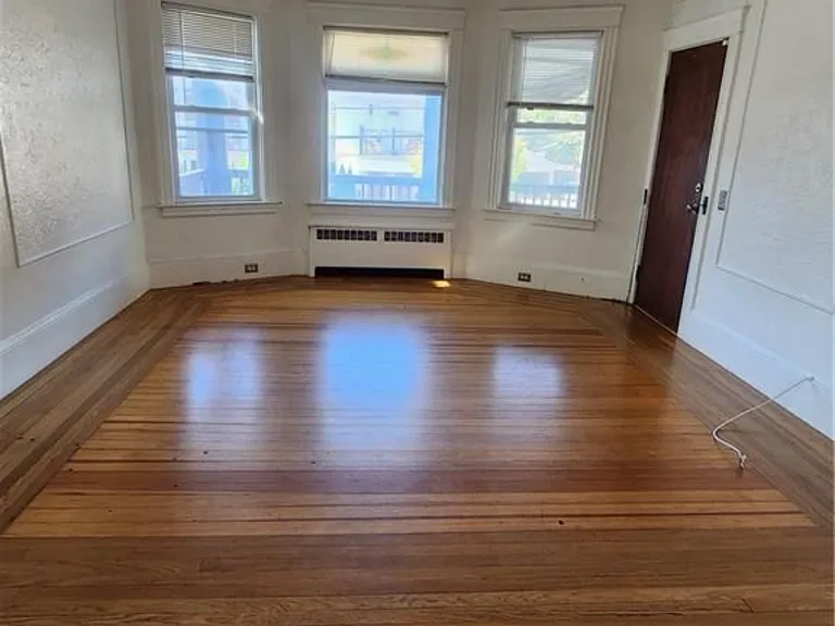 49-51 Pembroke Ave #1 — Photo 10