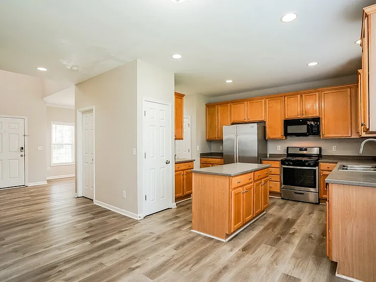 2327 Spruce Shadows Ln — Photo 8