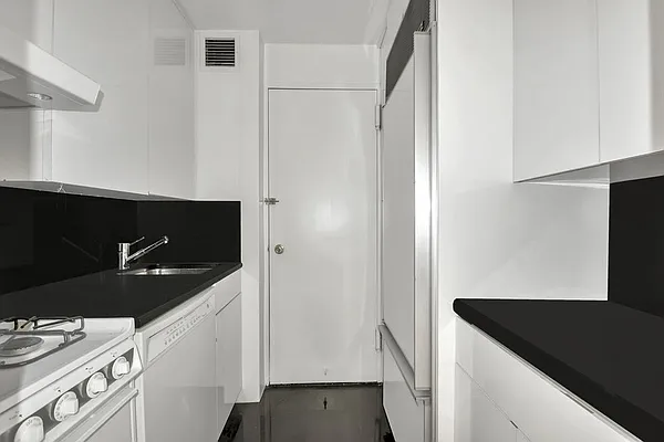 Rented by Alexander Anderson Real Estate Group | media 17