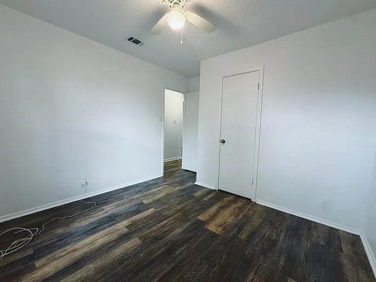 9906 Hundred Oaks Cir #B — Photo 21