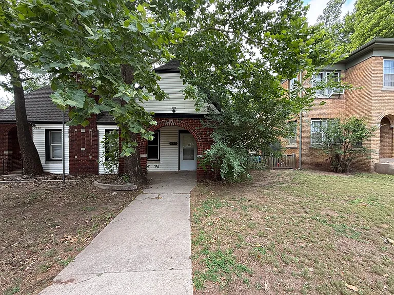 2432 NW 12th St — Photo 2