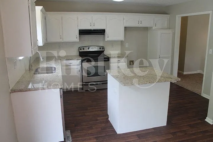 3 bed, 3.0 bath, 1920 sqft, $2,055 — Photo 4