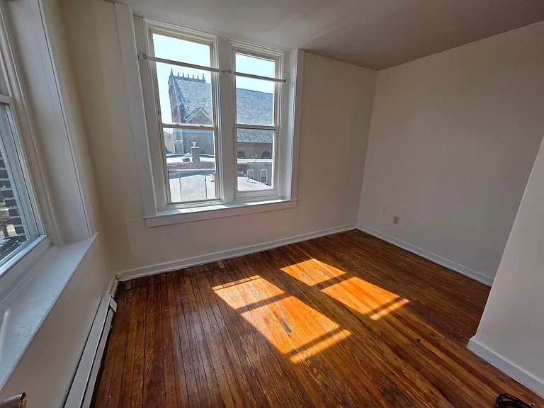 621 W Turner St — Photo 8