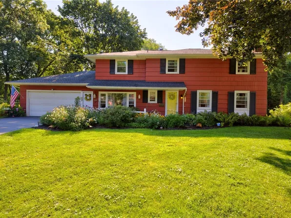 50 Leonard Cres, Penfield, NY 14526