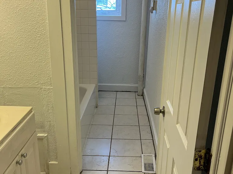 204 Pearl St — Photo 13