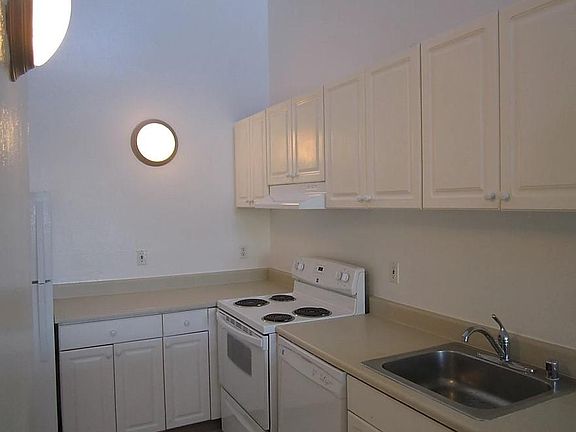 3rd image of 1009 Green Oak Dr #Jc5h2e1qh
