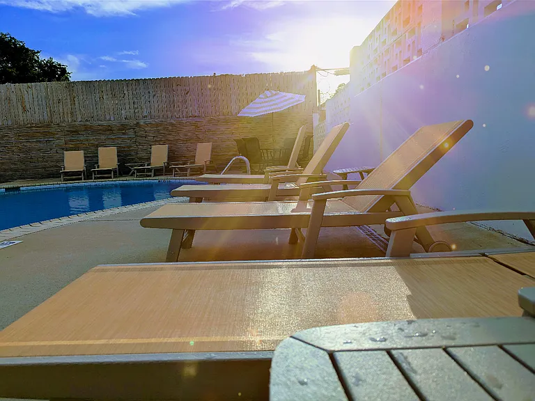 Admiral Apartments — Photo 5