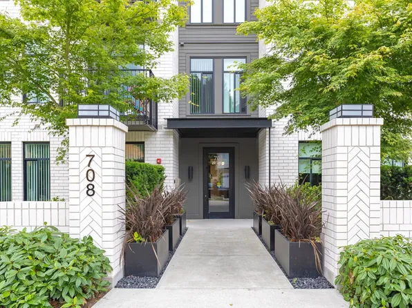 708 Edgar Ave #209, Coquitlam, BC V3K 0H3