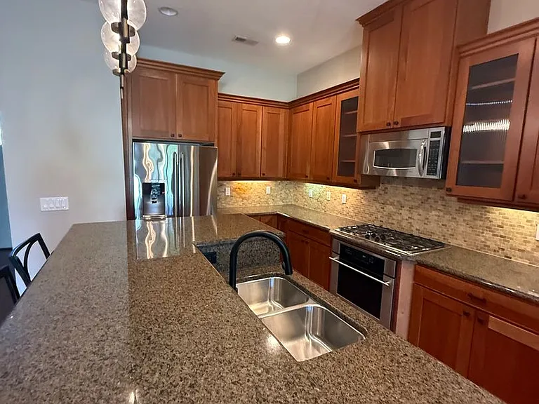 10108 SW Morrison St #10108 — Photo 7