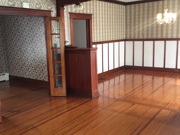 2nd image of 575 Saratoga St APT 1