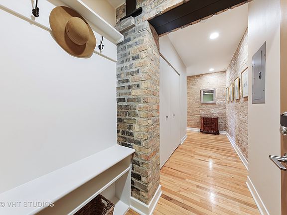 4th image of 1635 W Belmont Ave APT 322