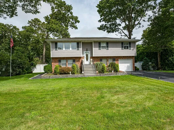 45 Norwood Drive, Shirley, NY 11967