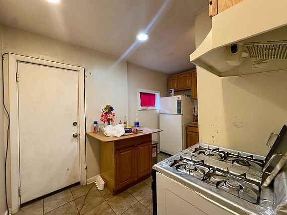 4th image of 3219 Leverton Ave
