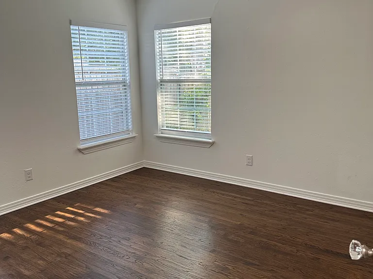 3611 Cedar Lake Dr — Photo 5