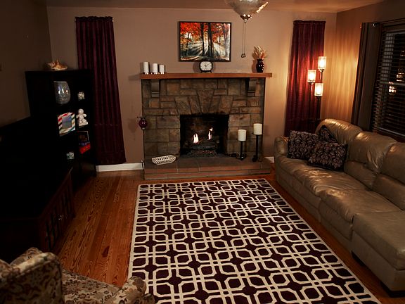 Living Room Picture #2