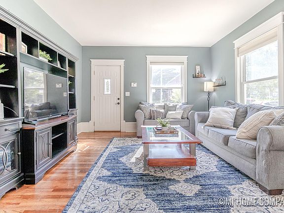 4th image of 1341 College Ave NE