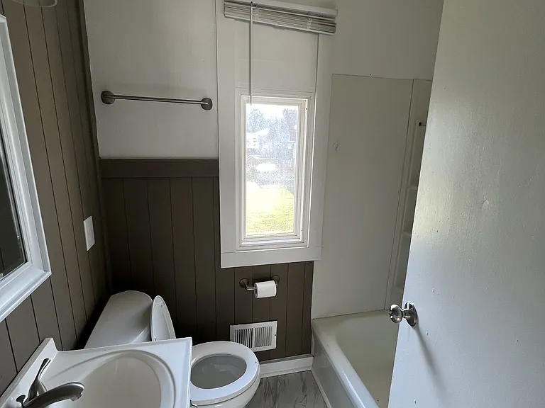 2708 W Franklin St — Photo 7