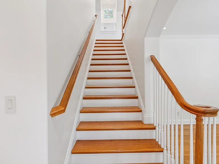 845 Windsor Dr — Photo 30
