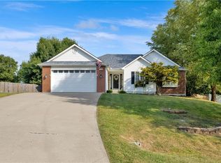 5208 Stoneridge Dr, Saint Joseph, MO 64507