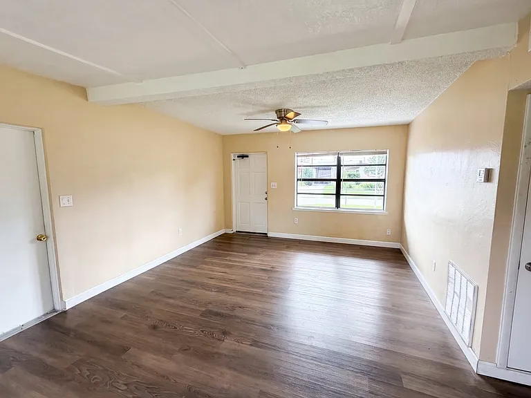 712 S Solandra Dr — Photo 5