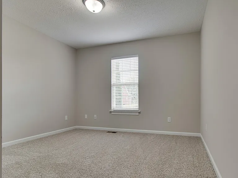 4910 Court Dr — Photo 20