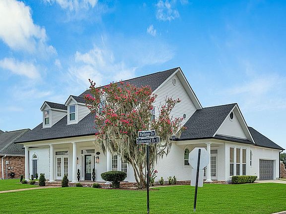 3rd image of 25 Gainswood Dr E