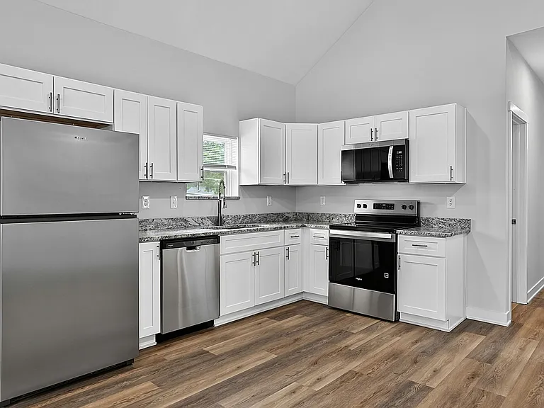 3953 Unit B (Upper level)