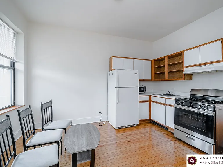 1117 S Racine Ave — Photo 4