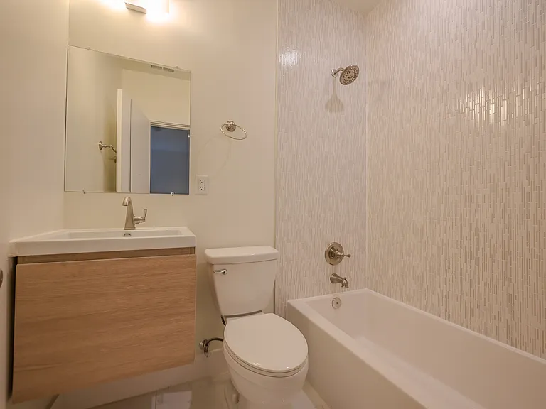 1940 3rd St NE #1 — Photo 9
