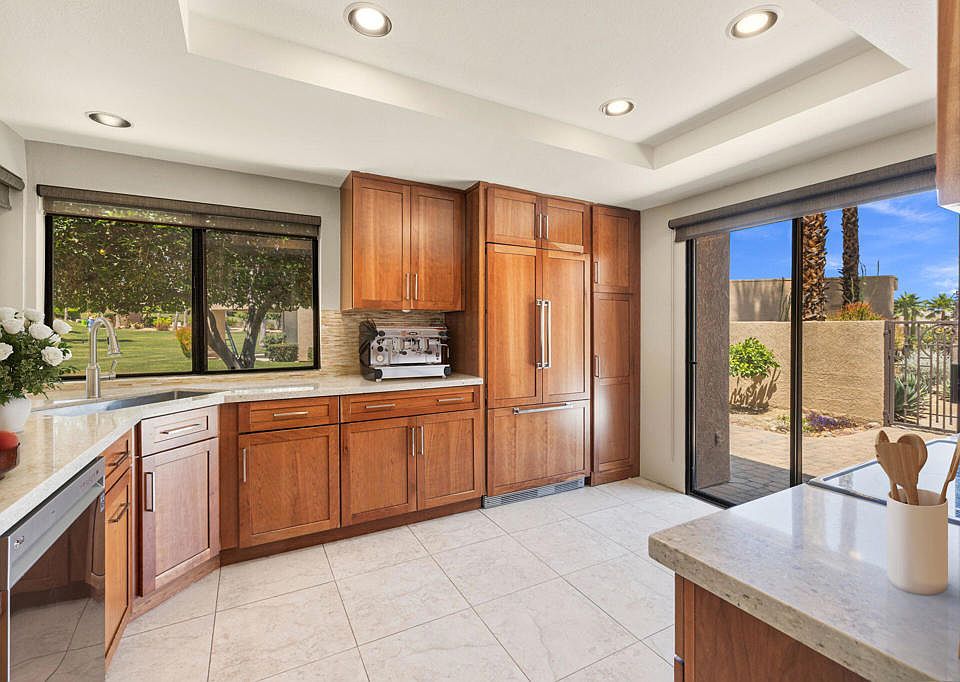 1st image of 49271 Mariposa Dr