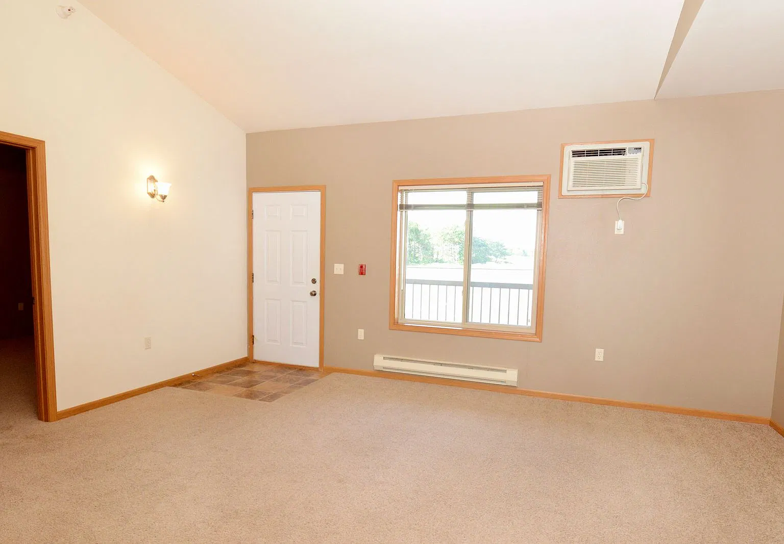 1 bed, 770 sqft, $825 — Photo 3