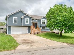 21120 W 226th St, Spring Hill, KS 66083