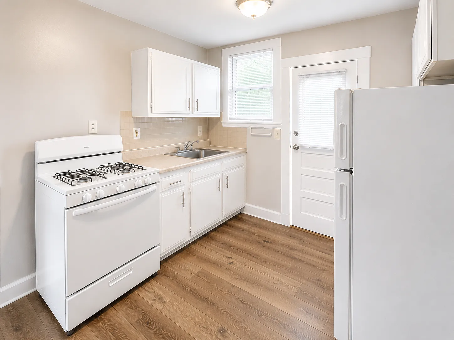 2 bed, 750 sqft, $2,450 — Photo 3