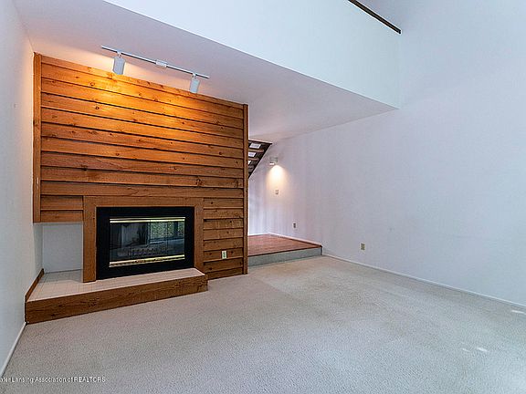 4th image of 3663 E Meadows Ct