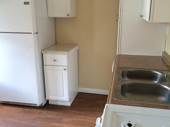 More kitchen