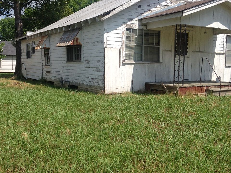 2nd image of 320 S Oak St