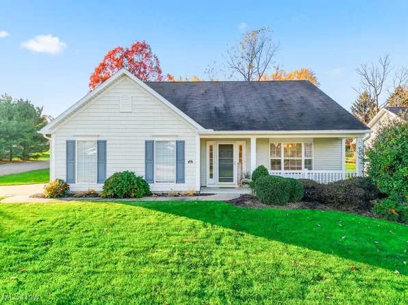 404 Brookpoint St NW, North Canton, OH 44720