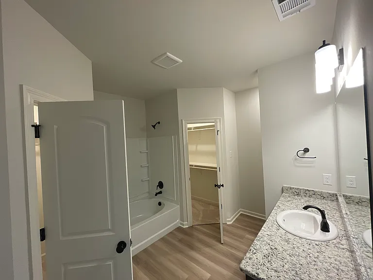 2298 Taylor Dr — Photo 5